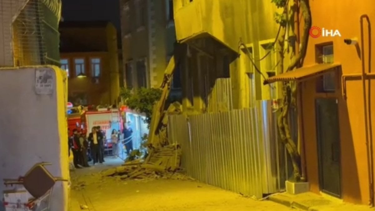 Arama çalışmaları devam ediyor: Fatih’te iki katlı metruk bina çöktü