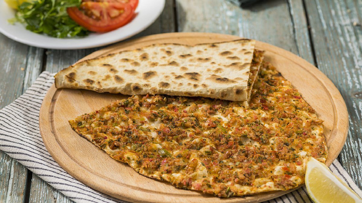 Yaz gelmeden fiyat krizi: Bodrum’da iki bin 500 liralık lahmacuna tepki
