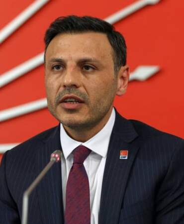 Özgür Çelik’ten operasyonlara tepki: Tükenmişliğine çare bulup, uzatmaları oynamaya çalışıyor