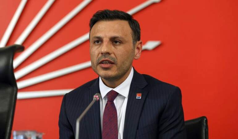Özgür Çelik’ten operasyonlara tepki: Tükenmişliğine çare bulup, uzatmaları oynamaya çalışıyor