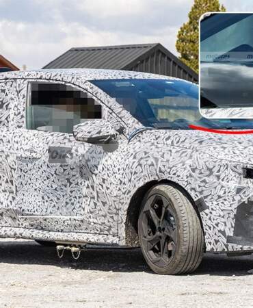 2026 Renault Clio casuslara yakalandı! İçi böyle görünecek
