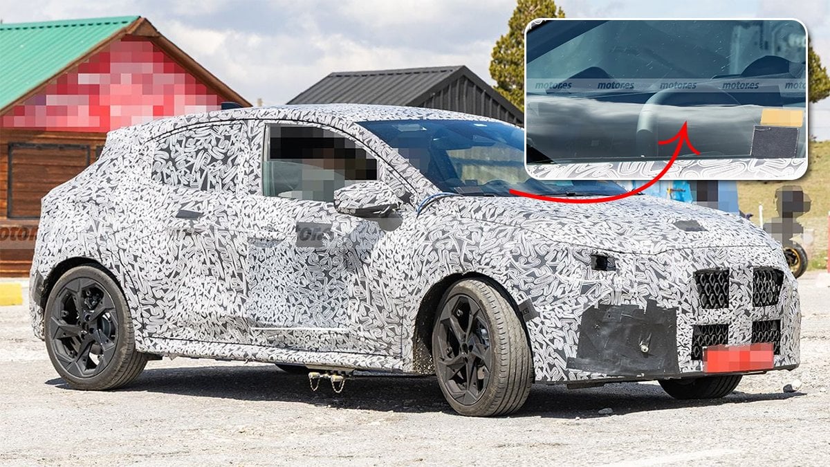 2026 Renault Clio casuslara yakalandı! İçi böyle görünecek