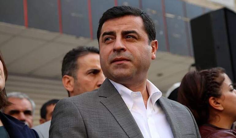Demirtaş’ın ‘cumhurbaşkanına hakaret’ davası ertelendi