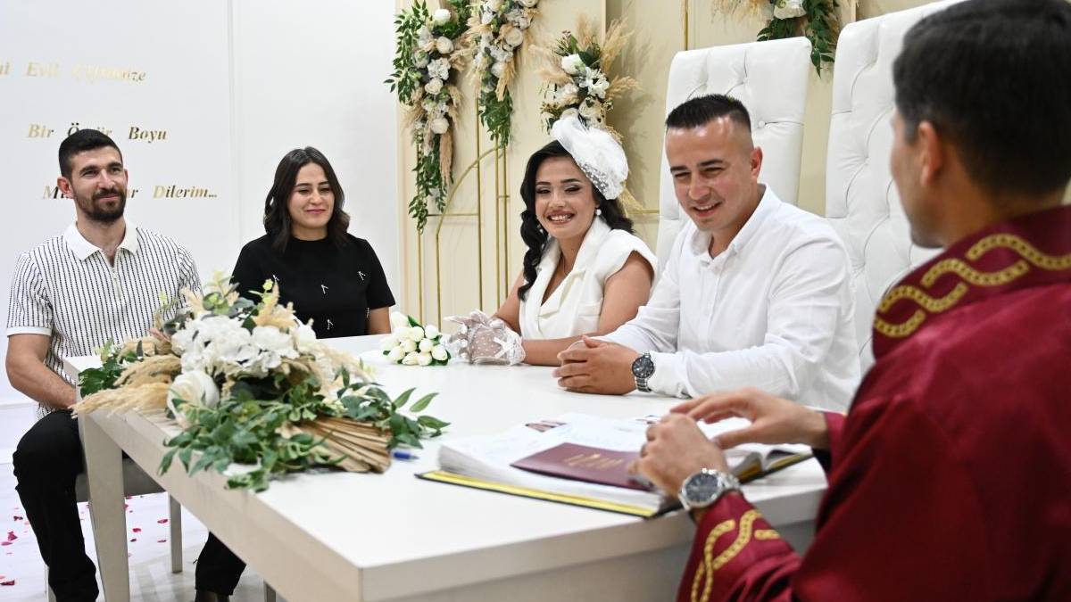 670 çiftin evlendi: 25.05.2025 nikah salonlarını doldurdu