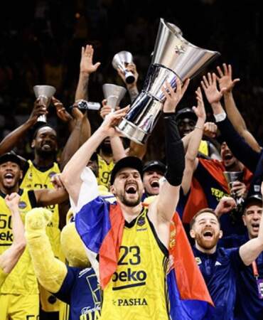 Erdoğan, Fenerbahçe Beko’yu tebrik etti