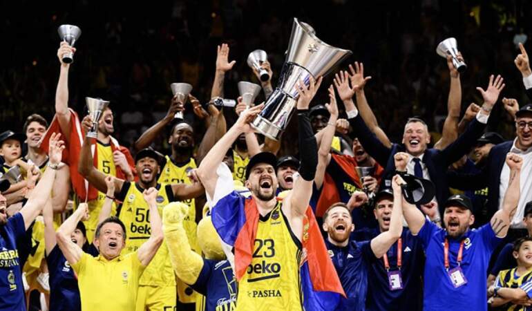 Erdoğan, Fenerbahçe Beko’yu tebrik etti