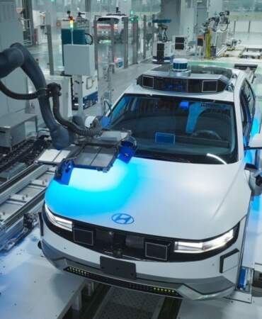 Hyundai’den devrim gibi teknoloji! Artık arabanızı robot şarj edecek! İşte o müthiş hamle ve geleceğin şarj sistemi