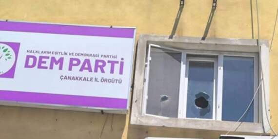 DEM Parti Çanakkale il binasına taşlı saldırı