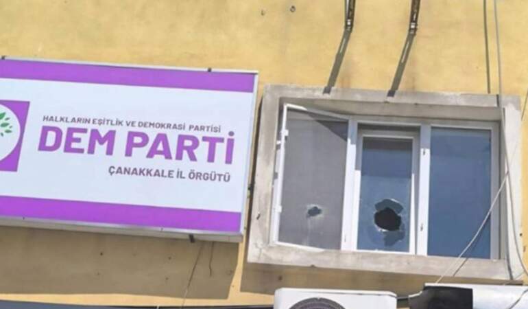DEM Parti Çanakkale il binasına taşlı saldırı