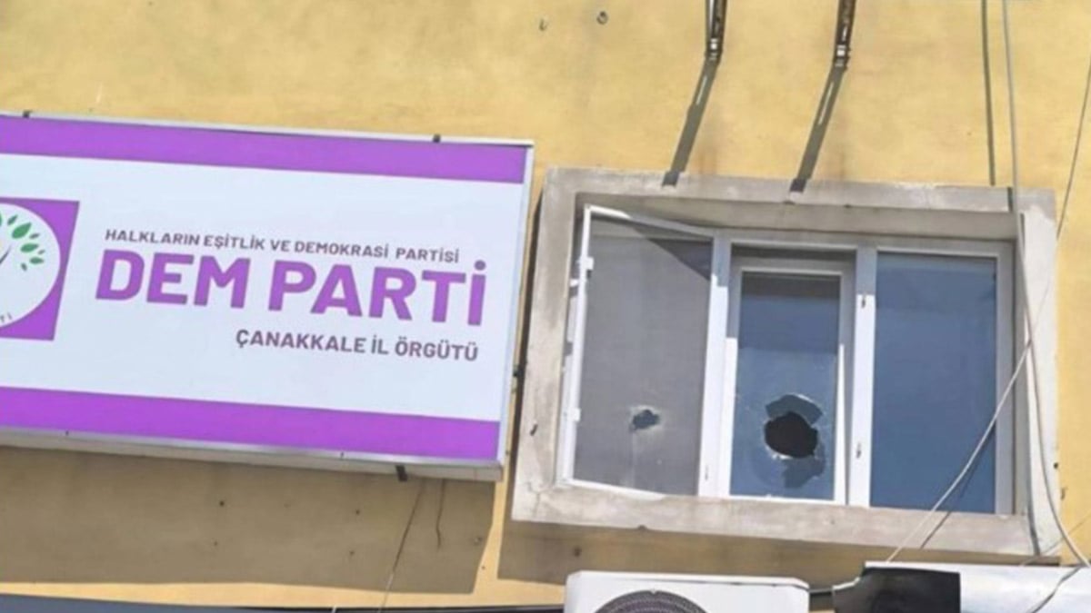 DEM Parti Çanakkale il binasına taşlı saldırı