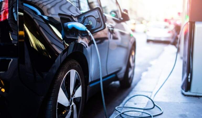Elektrikli aracı olanlara kötü haber! Hepsini fiyatı artarken onun düştü: İkinci el fiyat endeksi açıklandı