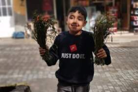 Pazarcının geçim kaynağı! Dağlarda kendiliğinden bitiyor, sepetini kapan koşuyor! Kıtlık onu da vurdu: Kilosu 100 TL