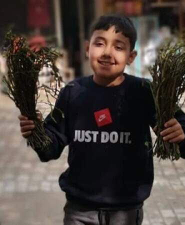 Pazarcının geçim kaynağı! Dağlarda kendiliğinden bitiyor, sepetini kapan koşuyor! Kıtlık onu da vurdu: Kilosu 100 TL