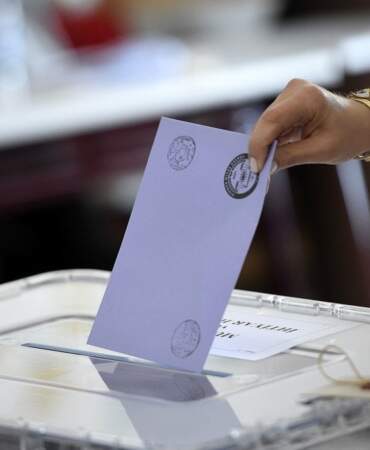 AREA Araştırma’dan çarpıcı anket: Bu pazar seçim olsa hangi partiye oy verirsiniz?