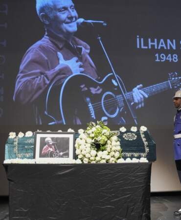 İlhan Şeşen’e veda: Gözyaşlarıyla son yolculuğuna uğurlandı