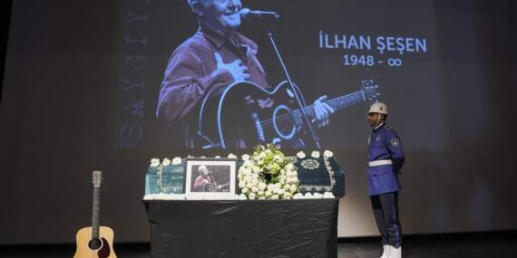 İlhan Şeşen’e veda: Gözyaşlarıyla son yolculuğuna uğurlandı