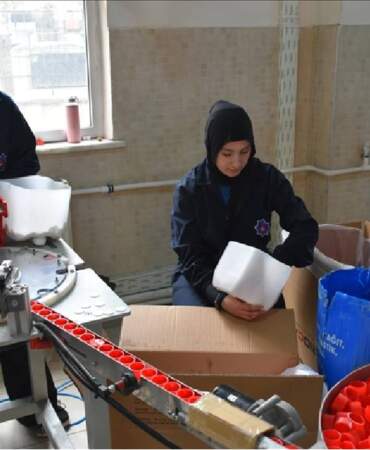 Öğrenciler hem sektöre katkı sağlıyor, hem de ceplerine kazandırıyor! Sanayi-okul işbirliği: Bitiren asla işsiz kalmıyor!