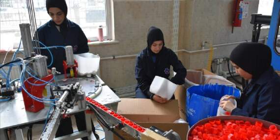 Öğrenciler hem sektöre katkı sağlıyor, hem de ceplerine kazandırıyor! Sanayi-okul işbirliği: Bitiren asla işsiz kalmıyor!