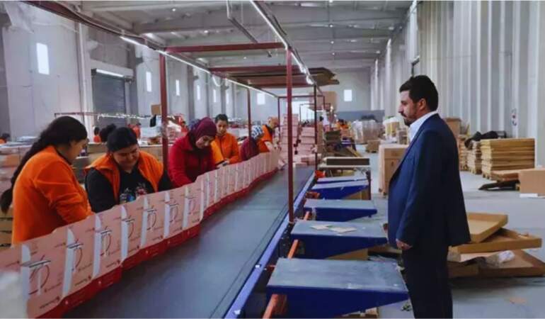 Eşinin bileziğini bozdurdu, hayatı değişti! 20 metrekarelik işi 30 bin metrekare oldu: 750 kişiye patronluk yapmaya başladı