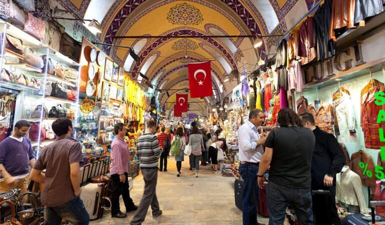 ‘MİT personeliyim’ yalanıyla Kapalıçarşı’da 100 milyon TL’lik vurgun! Çakarlı araç ve koruma ordusuyla göz boyamışlar