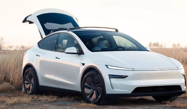 Yeni Tesla Model Y Juniper’da şok eden ‘dalgalı konsol’ skandalı! Sıfır aracında çıktı: Kontrol etmeden almayın