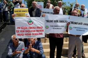 Emekliler Kadıköy’den seslendi: İlk seçimde karanlık düzeni değiştireceğiz
