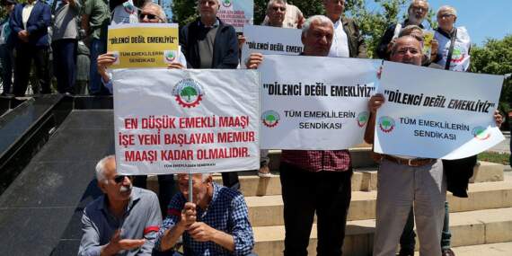 Emekliler Kadıköy’den seslendi: İlk seçimde karanlık düzeni değiştireceğiz