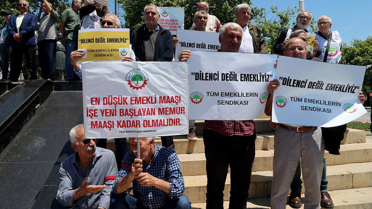 Emekliler Kadıköy’den seslendi: İlk seçimde karanlık düzeni değiştireceğiz