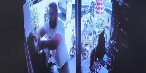 Motosiklet tartışması kanlı bitti: Esnafı darbedip hastanelik ettiler