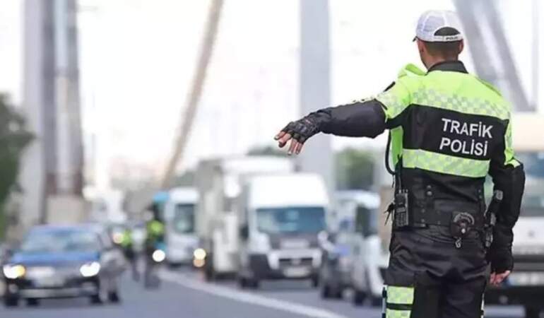 Trafikte yeni dönem: Kurallar sertleşti, cezalar katlandı