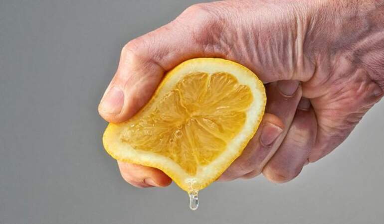 Bu tüyoyu bilen az! Limonun o özelliği mutfakta her şeyi değiştiriyor