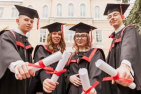 Mezun olanın işi hazır! En güçlü diplomaya sahip üniversiteler belli oldu! Herkes çocuğunu bu okullara göndermek isteyecek