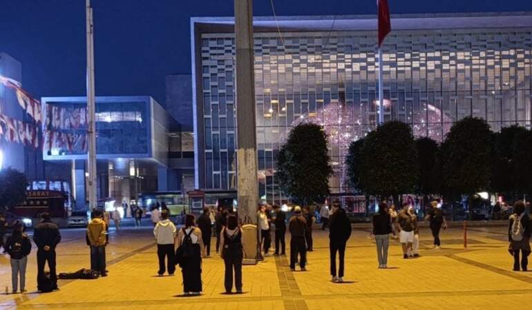 Gezi’nin yıldönümünde ‘duran adam’ eylemi : 19 kişiye yurt dışı yasağı