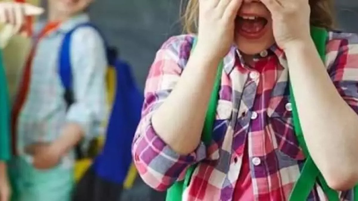 Akran zorbalığı şiddete döndü… Kız öğrenci makasla yaralandı!