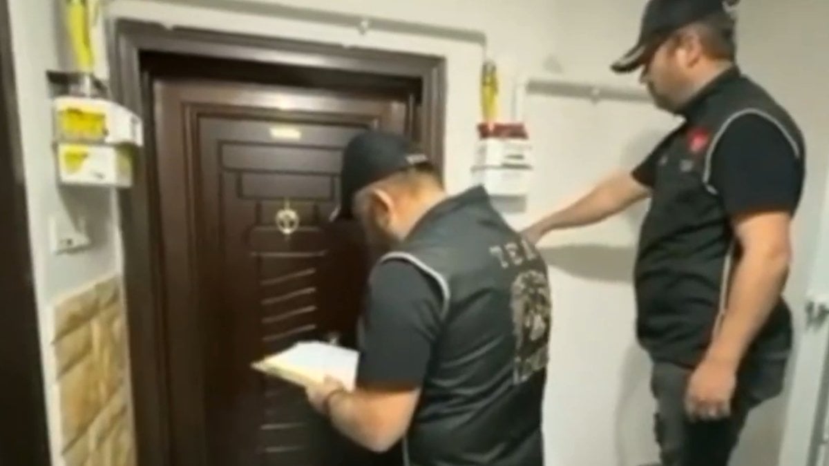 İzmir merkezli 5 ilde FETÖ operasyonu: 13 tutuklama