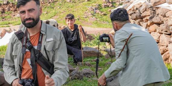 Hem çobanlık yapıyor hem fotoğraf çekiyor! Memleketini ülkeye tanıtıyor: “Dünyayı gezemiyorum ama fotoğraflarım geziyor”