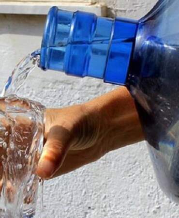 Neden 20 litre olmadığını öğrendik, peki kulp neden yok? İşte damacana tasarımının ardındaki gerekçe…