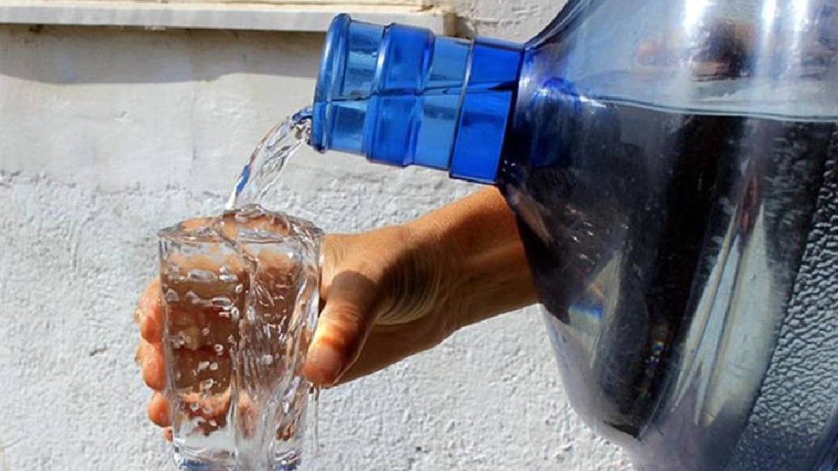 Neden 20 litre olmadığını öğrendik, peki kulp neden yok? İşte damacana tasarımının ardındaki gerekçe…