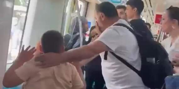 Marmaray’da çocuklarının yanında babalarını dövdüler: 2 şahıs gözaltına alındı