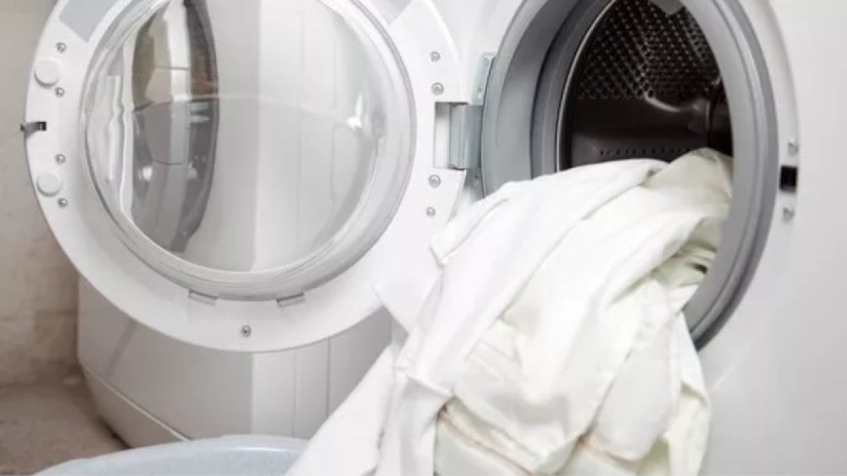 Perdeler makineden ütülenmiş gibi çıkıyor! Ev işlerinin yeni gözdesi bu püf nokta