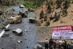 4 Öğretmen Feci Şekilde Can Vermişti… Ölüm Yolunda Hala Önlem Alınmadı: ‘Daha Kaç Tane Can Kaybedeceğiz?’