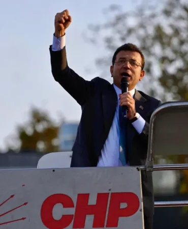 Meydanlar Demokrasi İçin “Yeter” Diyor