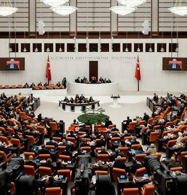 Türkiye Siyasetinde İnfaz Düzenlemesi Fırtınası: Meclis Kulisleri Hareketli, İmamoğlu, Peker ve Anayasa Tartışmaları Zirvede!