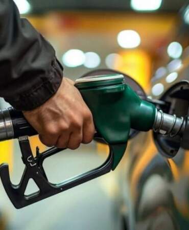 Benzinde Büyük İndirim: Litre Fiyatı Resmen Düştü! Yeni Fiyat Ne Kadar Oldu?