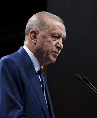 Cem Toker’den Erdoğan’a Zehir Zemberek Sözler: Anayasa Vaadi Slogan, AKP Lideri Siyasi Hayatının En Zor Günlerini Yaşıyor!