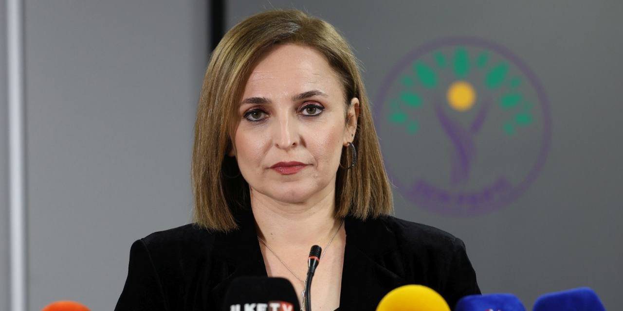 DEM Parti’den Anayasa Çağrısı: Sözcü Ayşegül Doğan, Türkiye’nin Acil İhtiyacını ‘Tamamen Yeni’ Bir Anayasa Olarak Belirtti!