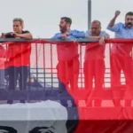 Son Dakika Köprüde ‘Free İmamoğlu’ Gerginliği! CHP’li Vekiller Pankart Astı, Savcılık Anında Harekete Geçti!