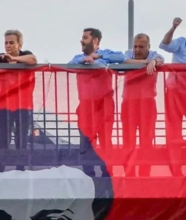 Son Dakika Köprüde ‘Free İmamoğlu’ Gerginliği! CHP’li Vekiller Pankart Astı, Savcılık Anında Harekete Geçti!