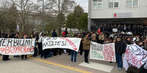 Hacettepe’de Öğrencilere Büyük Şok! Eyleme Katılmayanlar Bile Soruşturmada