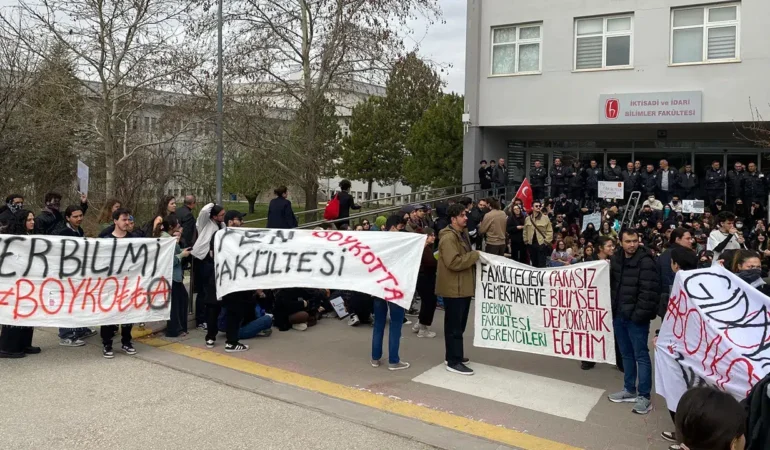 Hacettepe’de Öğrencilere Büyük Şok! Eyleme Katılmayanlar Bile Soruşturmada